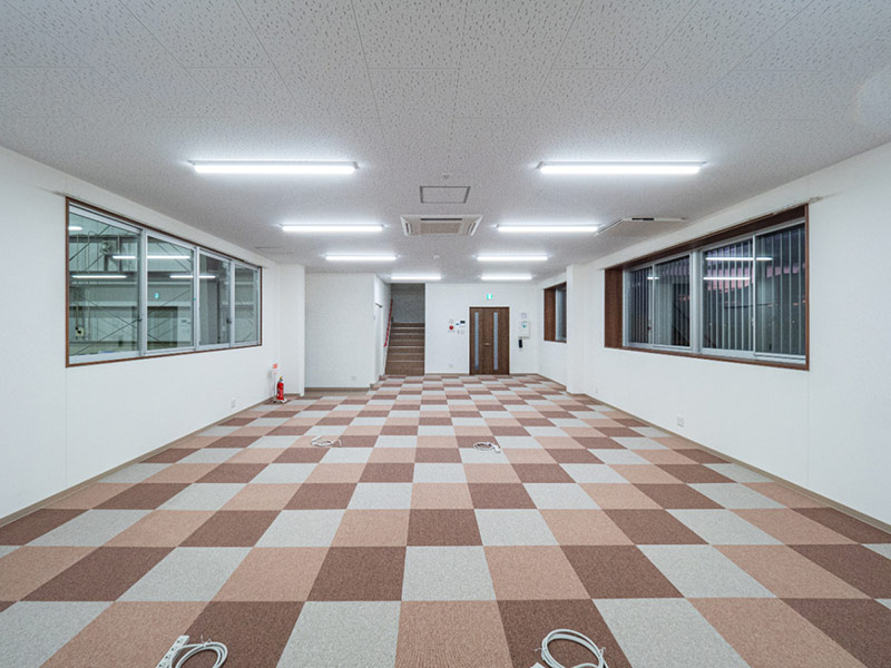 天井の高さを生かした一部2階建て構造